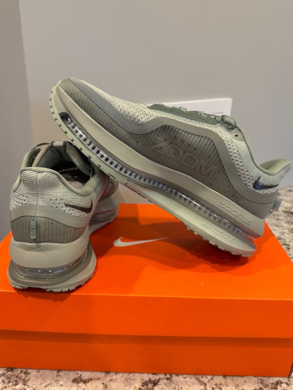 Women’s Pegasus Premium - Picture 2 of 5